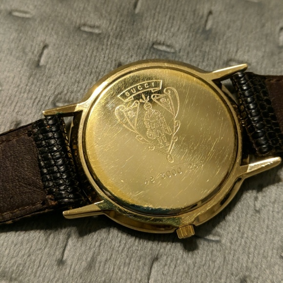 Hold Vintage Gucci watch - Picture 4 of 8